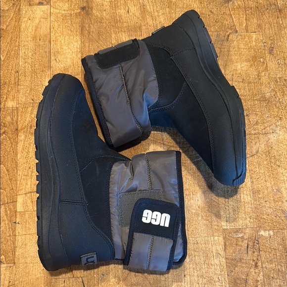 UGG Black and Brown Winter Boots - Picture 5 of 6